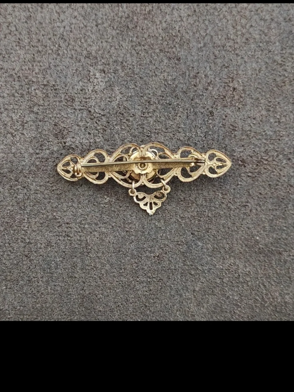 1960s/70s Goldtone Open Sideways Hearts  With Center Red Jelly Cabochon Brooch - Picture 8 of 9